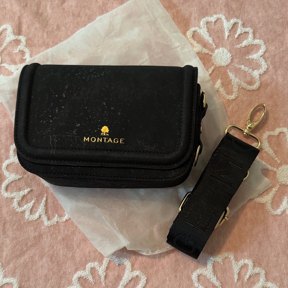Montage black cork leather crossbody bag. Excellent condition
Never used.